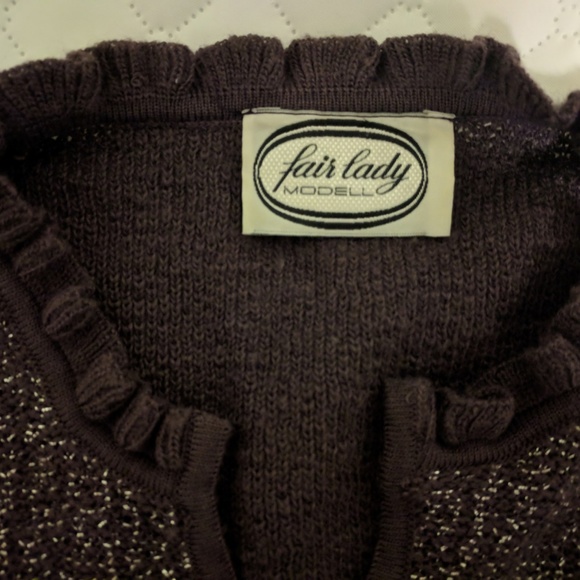 Vintage Sweater with Ruffle Collar and Leaf Detail - Picture 6 of 6